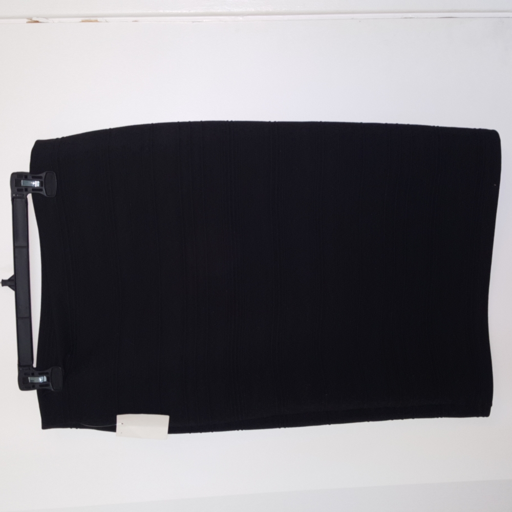 New light material black straight skirt from Studio